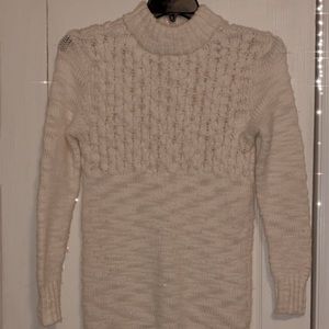 Women’s white chunky sweater !!
